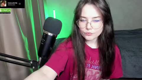 Snapshot of hell_hotline chatting on 5, 3, 2025 Red online show from 5, 3, 2025