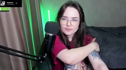 Snapshot of hell_hotline chatting on 6, 3, 2025 Red online show from 6, 3, 2025