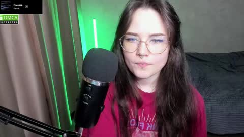 Snapshot of hell_hotline chatting on 6, 3, 2025 Red online show from 6, 3, 2025