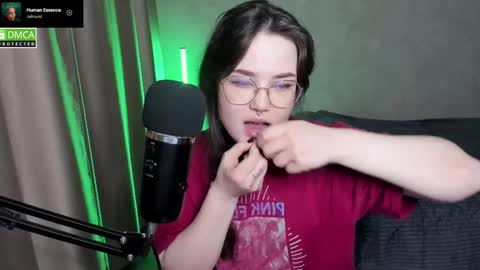 Snapshot of hell_hotline chatting on 10, 3, 2025 Red online show from 10, 3, 2025