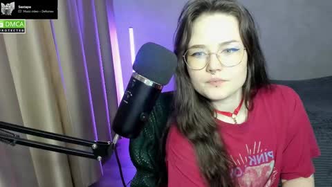 Snapshot of hell_hotline chatting on 12, 3, 2025 Red online show from 12, 3, 2025