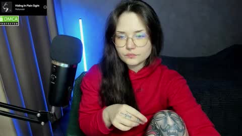 Snapshot of hell_hotline chatting on 11, 9, 2025 Red online show from 11, 9, 2025