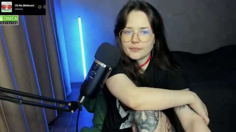 Snapshot of hell_hotline chatting on 14, 9, 2025 Red online show from 14, 9, 2025