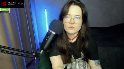 Snapshot of hell_hotline chatting on 15, 9, 2025 Red online show from 15, 9, 2025