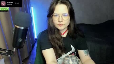 Snapshot of hell_hotline chatting on 16, 9, 2025 Red online show from 16, 9, 2025