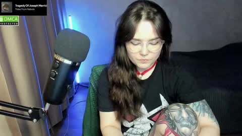 Snapshot of hell_hotline chatting on 17, 9, 2025 Red online show from 17, 9, 2025