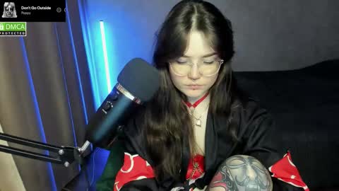 Snapshot of hell_hotline chatting on 18, 9, 2025 Red online show from 18, 9, 2025