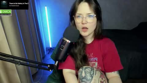 Snapshot of hell_hotline chatting on 22, 9, 2025 Red online show from 22, 9, 2025