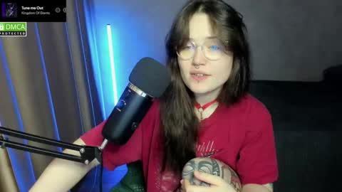 Snapshot of hell_hotline chatting on 23, 9, 2025 Red online show from 23, 9, 2025