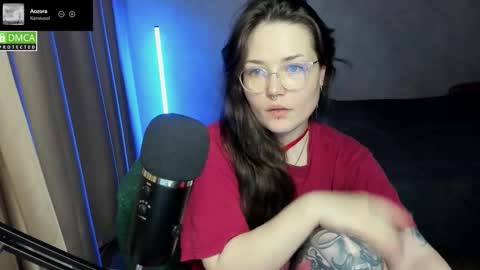 Snapshot of hell_hotline chatting on 24, 9, 2025 Red online show from 24, 9, 2025