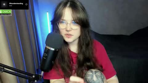 Snapshot of hell_hotline chatting on 25, 9, 2025 Red online show from 25, 9, 2025