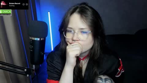 Snapshot of hell_hotline chatting on 27, 9, 2025 Red online show from 27, 9, 2025