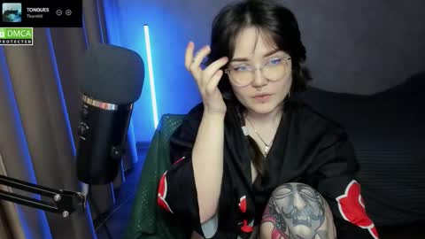 Snapshot of hell_hotline chatting on 3, 10, 2025 Red online show from 3, 10, 2025