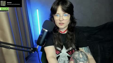 Snapshot of hell_hotline chatting on 6, 10, 2025 Red online show from 6, 10, 2025