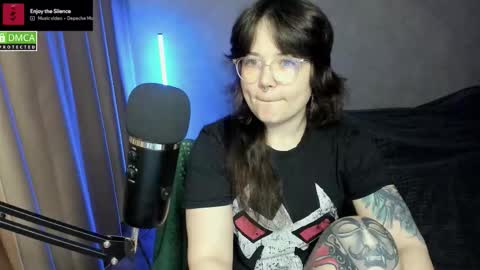 Snapshot of hell_hotline chatting on 10, 10, 2025 Red online show from 10, 10, 2025