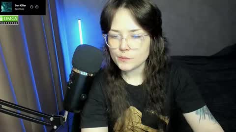 Snapshot of hell_hotline chatting on 11, 10, 2025 Red online show from 11, 10, 2025