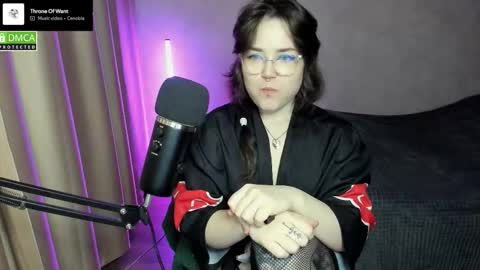 Snapshot of hell_hotline chatting on 13, 10, 2025 Red online show from 13, 10, 2025