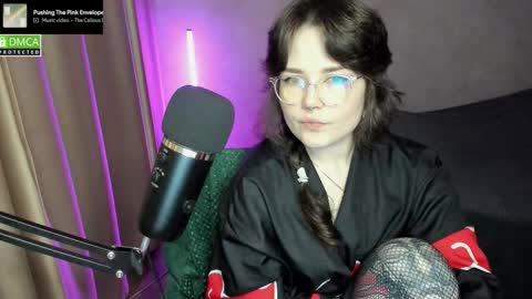 Snapshot of hell_hotline chatting on 14, 10, 2025 Red online show from 14, 10, 2025