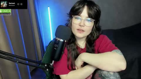 Snapshot of hell_hotline chatting on 19, 10, 2025 Red online show from 19, 10, 2025