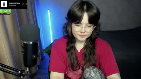 Snapshot of hell_hotline chatting on 20, 10, 2025 Red online show from 20, 10, 2025