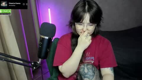 Snapshot of hell_hotline chatting on 24, 10, 2025 Red online show from 24, 10, 2025