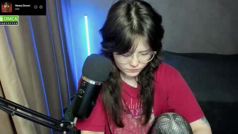 Snapshot of hell_hotline chatting on 28, 10, 2025 Red online show from 28, 10, 2025