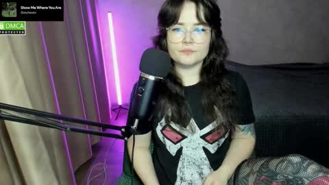 Snapshot of hell_hotline chatting on 6, 11, 2025 Red online show from 6, 11, 2025