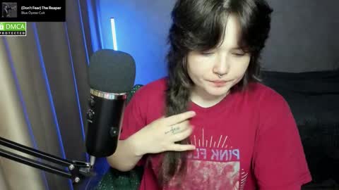 Snapshot of hell_hotline chatting on 9, 11, 2025 Red online show from 9, 11, 2025