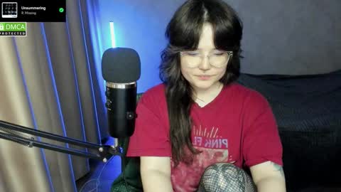 Snapshot of hell_hotline chatting on 11, 11, 2025 Red online show from 11, 11, 2025