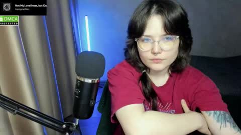 Snapshot of hell_hotline chatting on 13, 11, 2025 Red online show from 13, 11, 2025