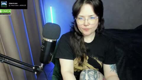 Snapshot of hell_hotline chatting on 21, 11, 2025 Red online show from 21, 11, 2025