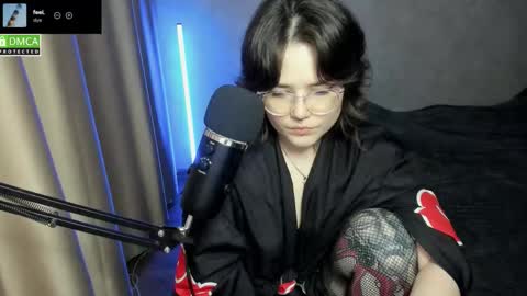 Snapshot of hell_hotline chatting on 24, 11, 2025 Red online show from 24, 11, 2025