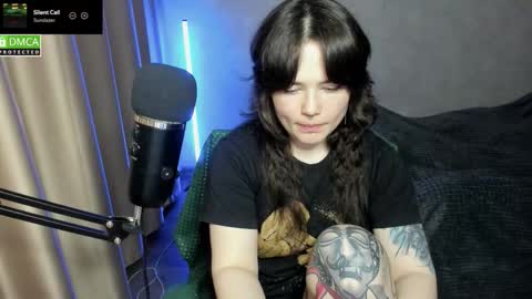 Snapshot of hell_hotline chatting on 26, 11, 2025 Red online show from 26, 11, 2025