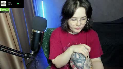 Snapshot of hell_hotline chatting on 5, 12, 2025 Red online show from 5, 12, 2025