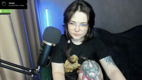 Snapshot of hell_hotline chatting on 20, 12, 2025 Red online show from 20, 12, 2025