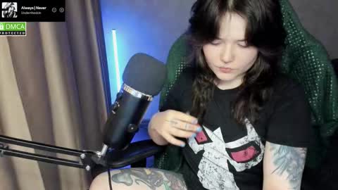 Red online show from 10, 3, 2026