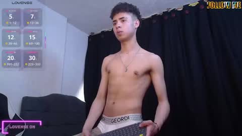 Snapshot of hellcat_xx chatting on 27, 10, 2025   CROW  online show from 27, 10, 2025