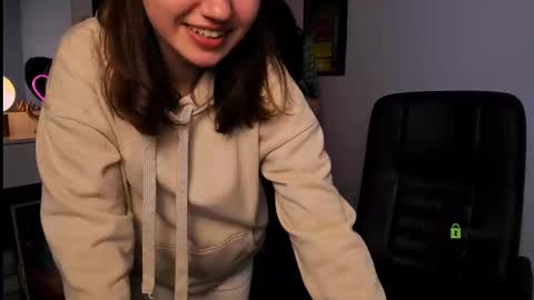 Snapshot of helli_belli chatting on 8, 3, 2025 Helli online show from 8, 3, 2025