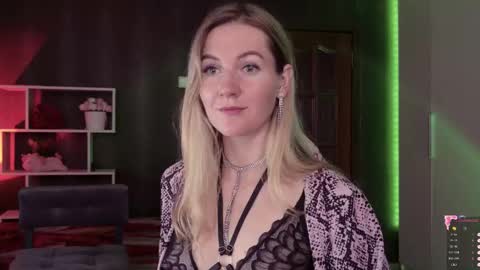 Snapshot of hello_lisha chatting on 14, 10, 2025 Alisia Monday to Friday from 10 am to 4 pm GMT 2 online show from 14, 10, 2025