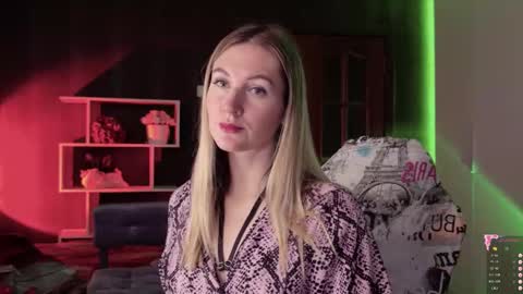 Snapshot of hello_lisha chatting on 20, 10, 2025 Alisia Monday to Friday from 10 am to 4 pm GMT 2 online show from 20, 10, 2025