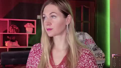 Snapshot of hello_lisha chatting on 22, 10, 2025 Alisia Monday to Friday from 10 am to 4 pm GMT 2 online show from 22, 10, 2025