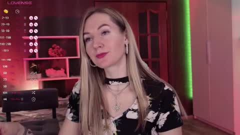 Snapshot of hello_lisha chatting on 17, 11, 2025 Alisia Monday to Friday from 10 am to 4 pm GMT 2 online show from 17, 11, 2025