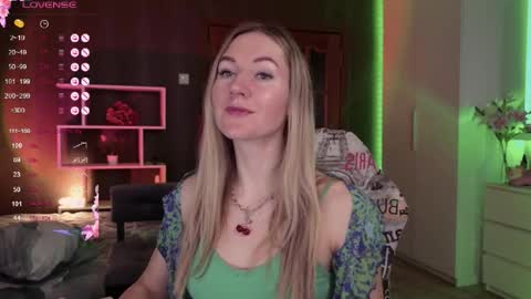 Snapshot of hello_lisha chatting on 21, 11, 2025 Alisia Monday to Friday from 10 am to 4 pm GMT 2 online show from 21, 11, 2025