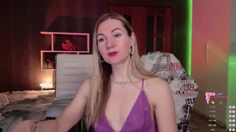 Snapshot of hello_lisha chatting on 1, 12, 2025 Alisia Monday to Friday from 10 am to 4 pm GMT 2 online show from 1, 12, 2025