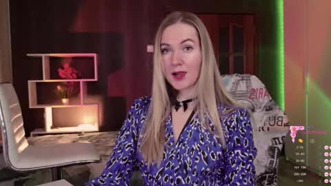 Snapshot of hello_lisha chatting on 4, 12, 2025 Alisia Monday to Friday from 10 am to 4 pm GMT 2 online show from 4, 12, 2025