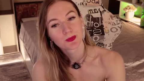 Alisia  Monday to Friday from 10 am to 4 pm GMT 2 online show from 3, 7, 2026