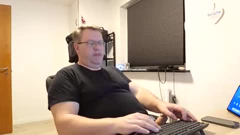 henrikrp1971 online show from 1, 3, 2025