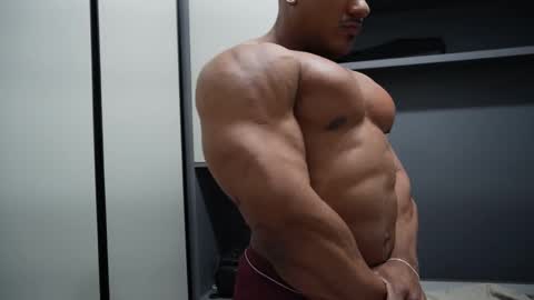 Snapshot of henrimusclee chatting on 27, 11, 2025 Henri online show from 27, 11, 2025