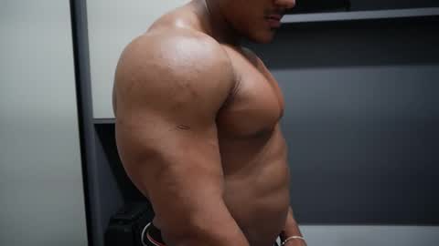 Snapshot of henrimusclee chatting on 2, 12, 2025 Henri online show from 2, 12, 2025