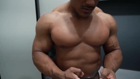 Snapshot of henrimusclee chatting on 18, 12, 2025 Henri online show from 18, 12, 2025